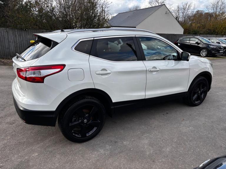 2016 Nissan Qashqai 1.2 DiG-T N-Connecta 5dr HATCHBACK PETROL Manual