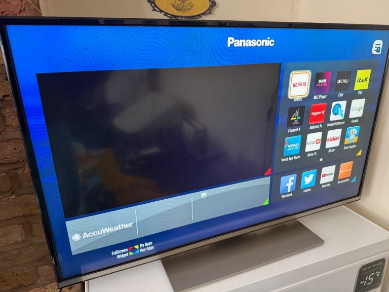 Panasonic 43-inch Smart TV, model TX-43FS352B
