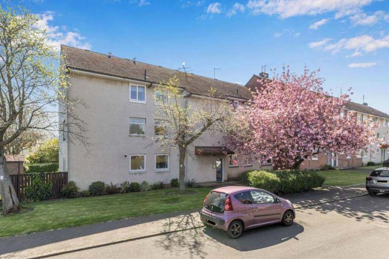 Newly Renovated bright Sunny 2 Double Bedrooms Flat with Pentland Hill’s view