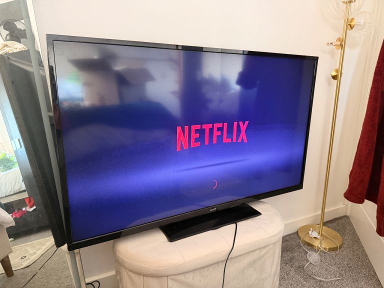 50” Luxor smart TV