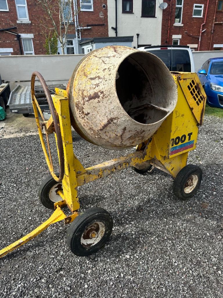 Diesel cement mixer 
