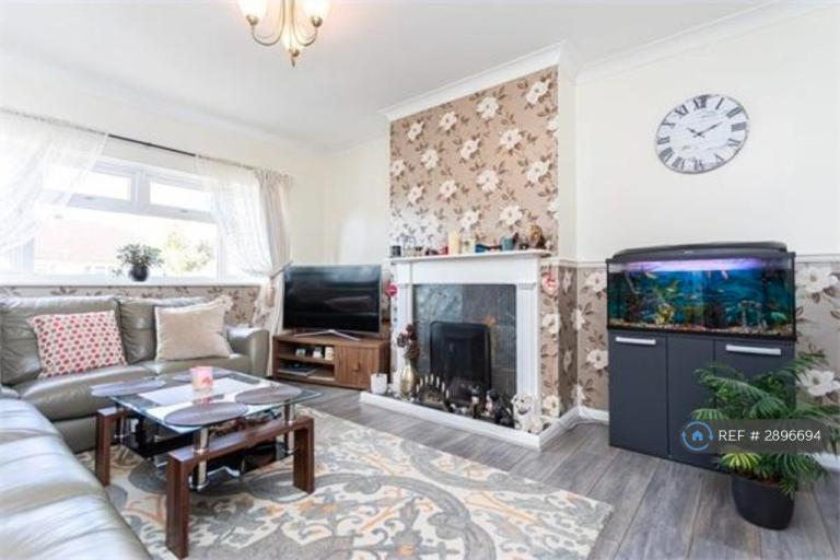 2 bedroom flat in Trinidad Crescent, Poole, BH12 (2 bed) (#2896694)