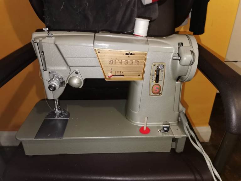 Singer Eletric Sewing Machine 
