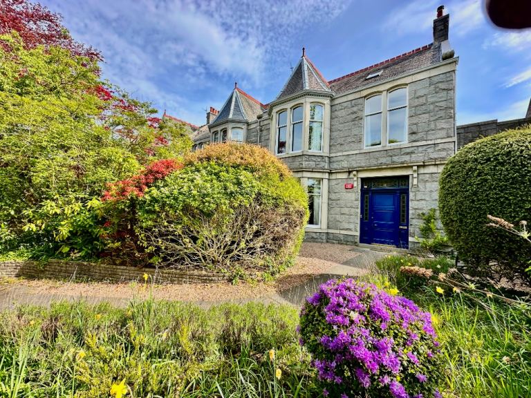 6 bedroom house in Bayview Road, West End, Aberdeen, AB15 4EY