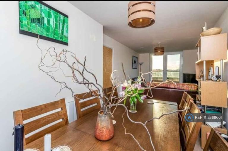 2 bedroom flat in Cranesbill Close, Cambridge, CB4 (2 bed) (#2888661)