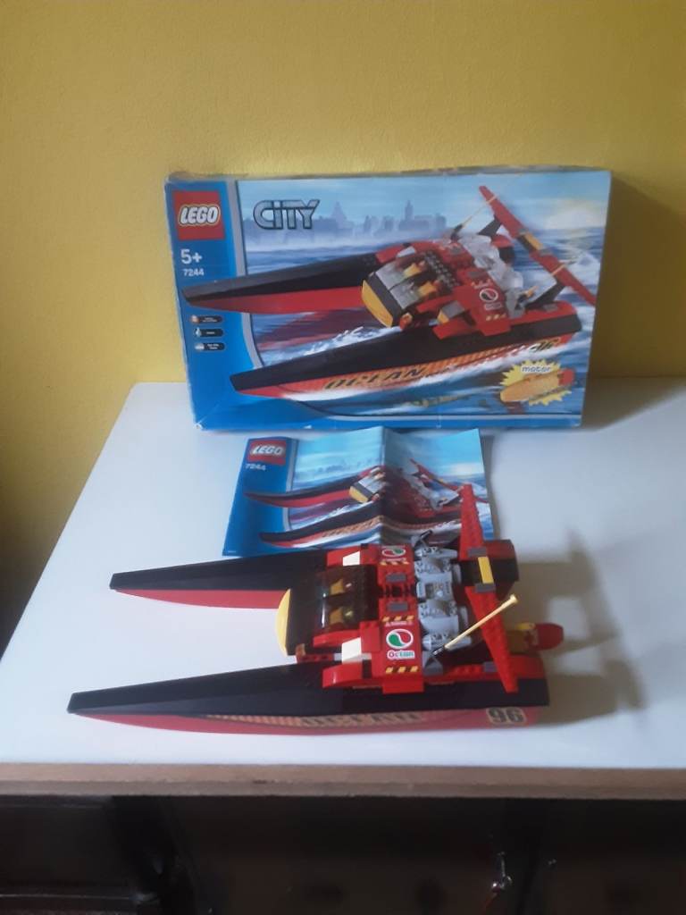 Lego city.  7244. Retired. Catamaran  speedboat. 
