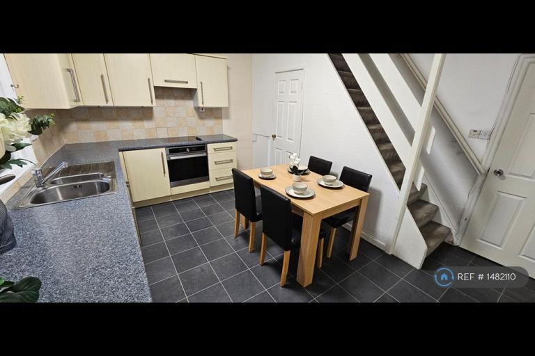 2 bedroom house in Grosvenor Street, Manchester, M26 (2 bed) (#1482110)