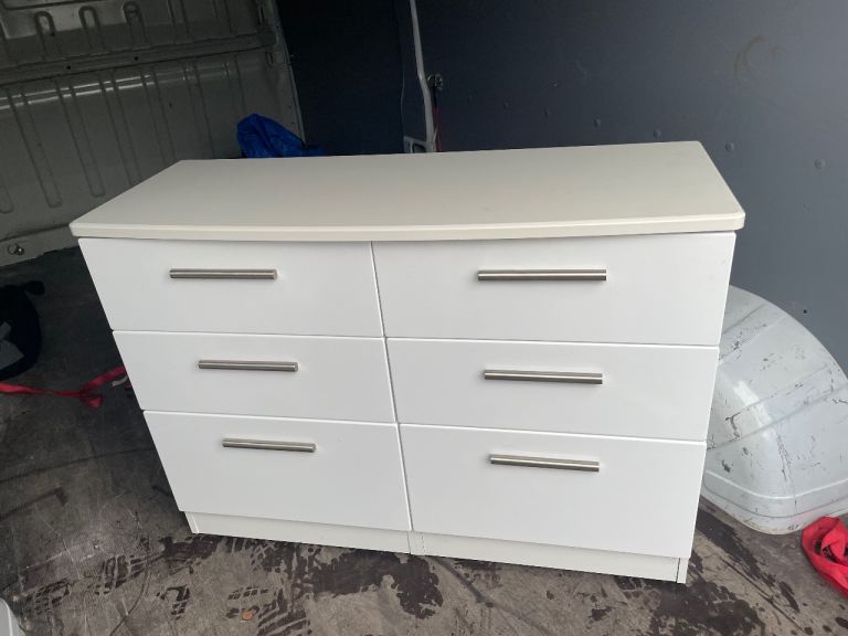  Knightsbridge 6 Drawer Midi Chest of drawers  Height: 79.5cm, Width: 112cm, and Depth: 41.5cm.