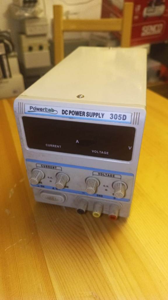 Power Lab DC power supply, model 305D