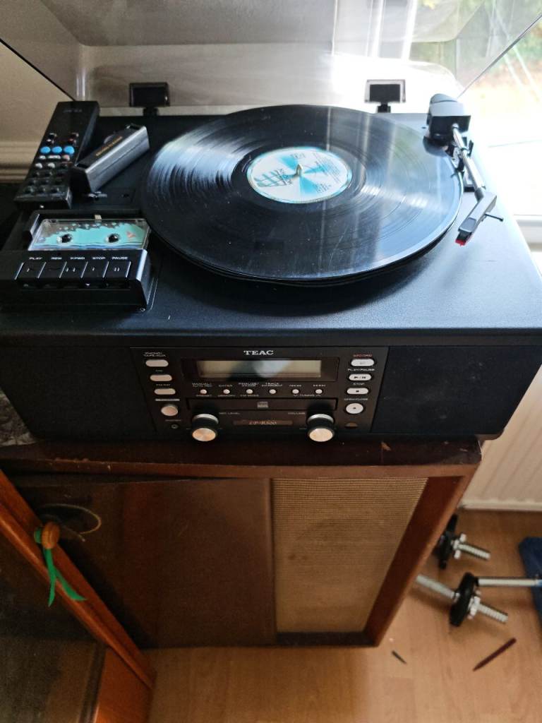 TEAC LP-R500 CD/Cassette/Turntable Combo System – Good Condition