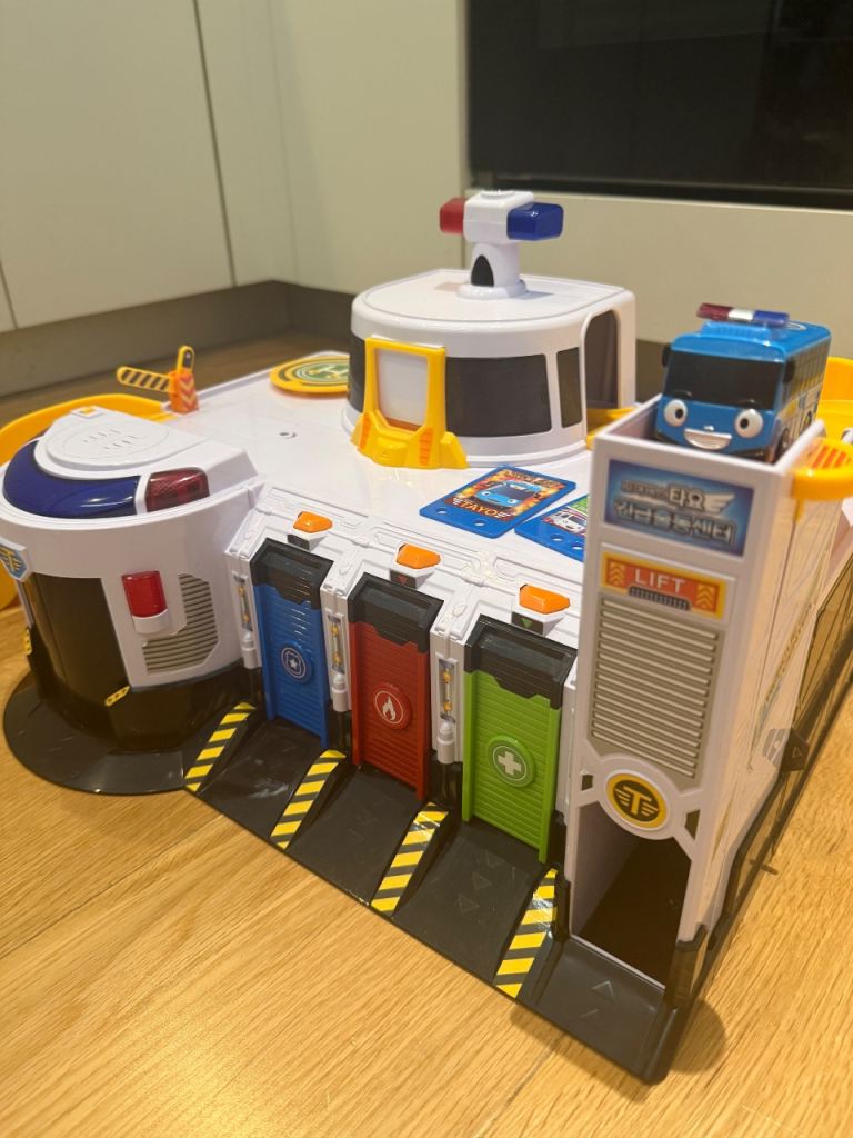 Tayo the Little Bus Rescue Centre Playset with 3 Mini Buses