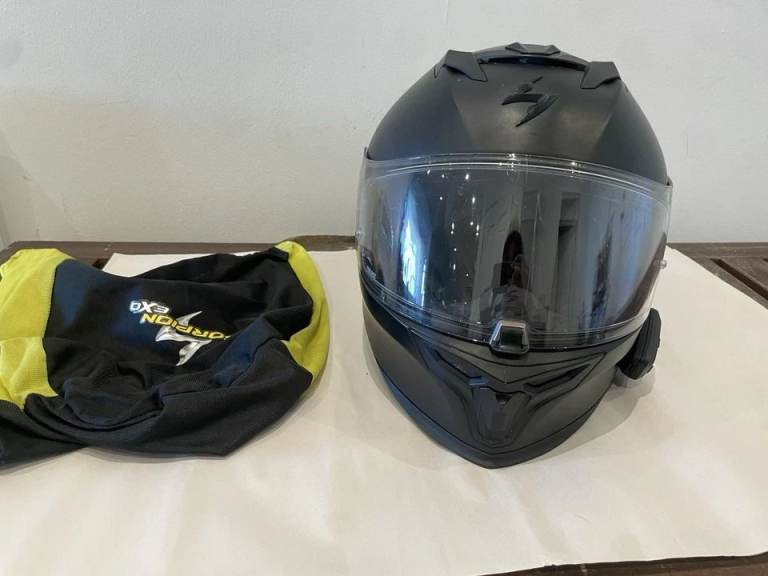 Scorpion Exo Motorcycle Helmet XL 62cm Matt Black + Cardo Bluetooth intercom