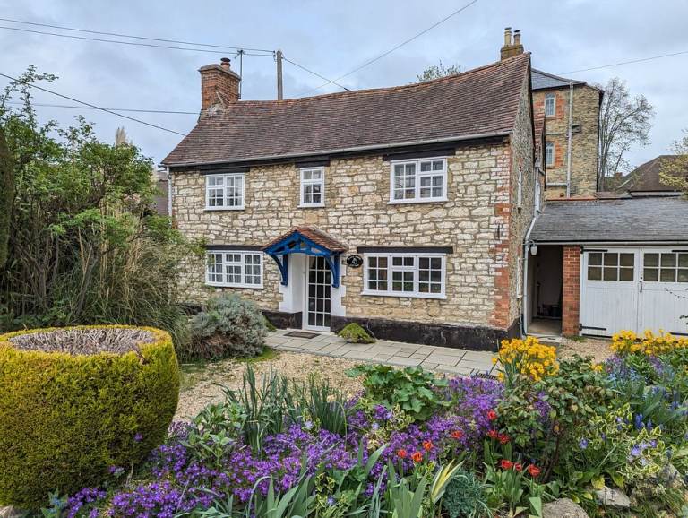 LOVELY COTTAGE in Stadhampton, room to let in houseshare of three