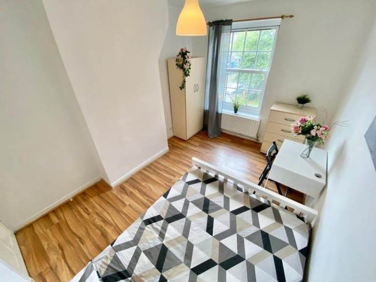 💥 Modern Single Room 🚪 Ready for Immediate Move-In 💥