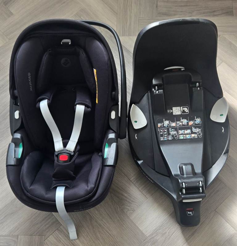 *SUPERB CONDITION AND FULLY CLEAN* Maxi-Cosi Pebble PRO 360 AND ISOFIX base