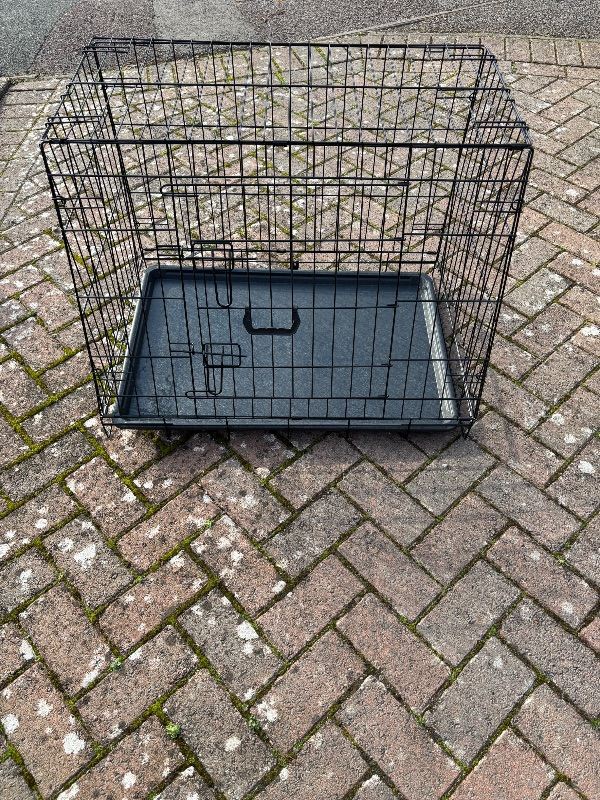 Front sloping dog crate 