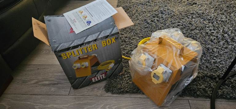 New in box 4 way Splitter