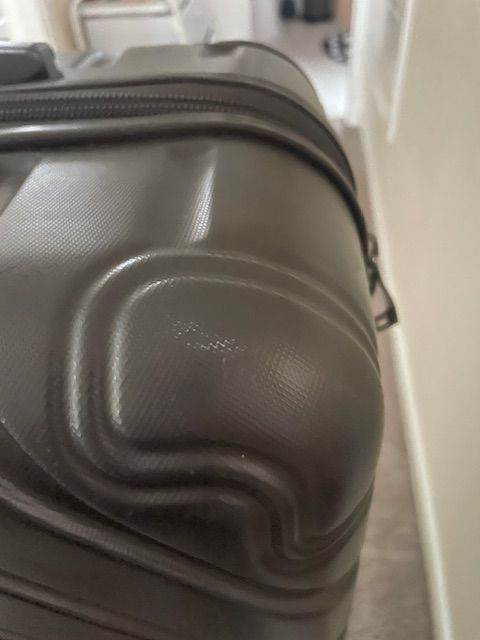 2x Large Hard Shell Suitcases – Excellent Condition – Matching Set – Grey