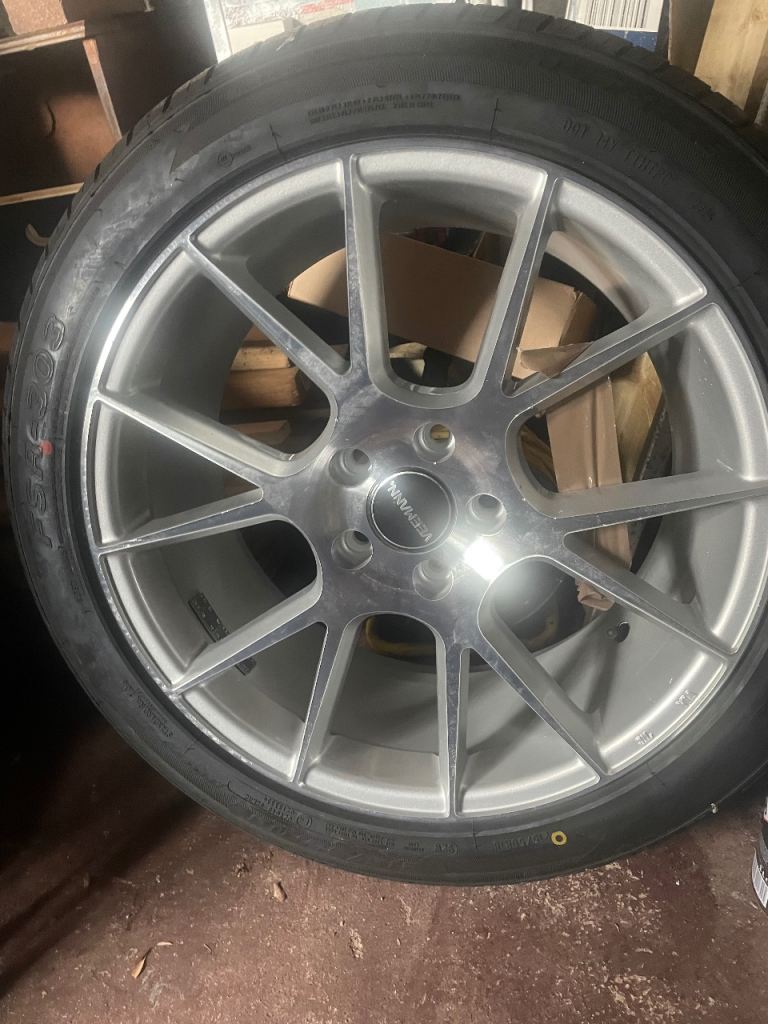 Car Wheel with Tyre