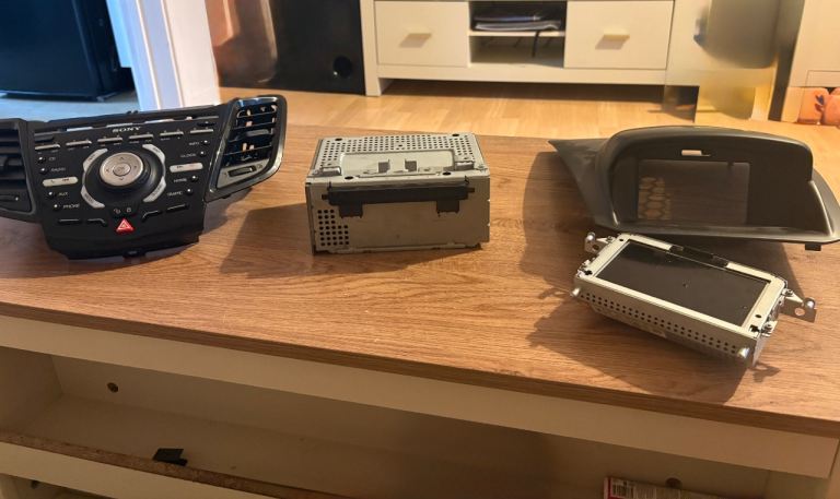 Ford fiesta Sony head unit 