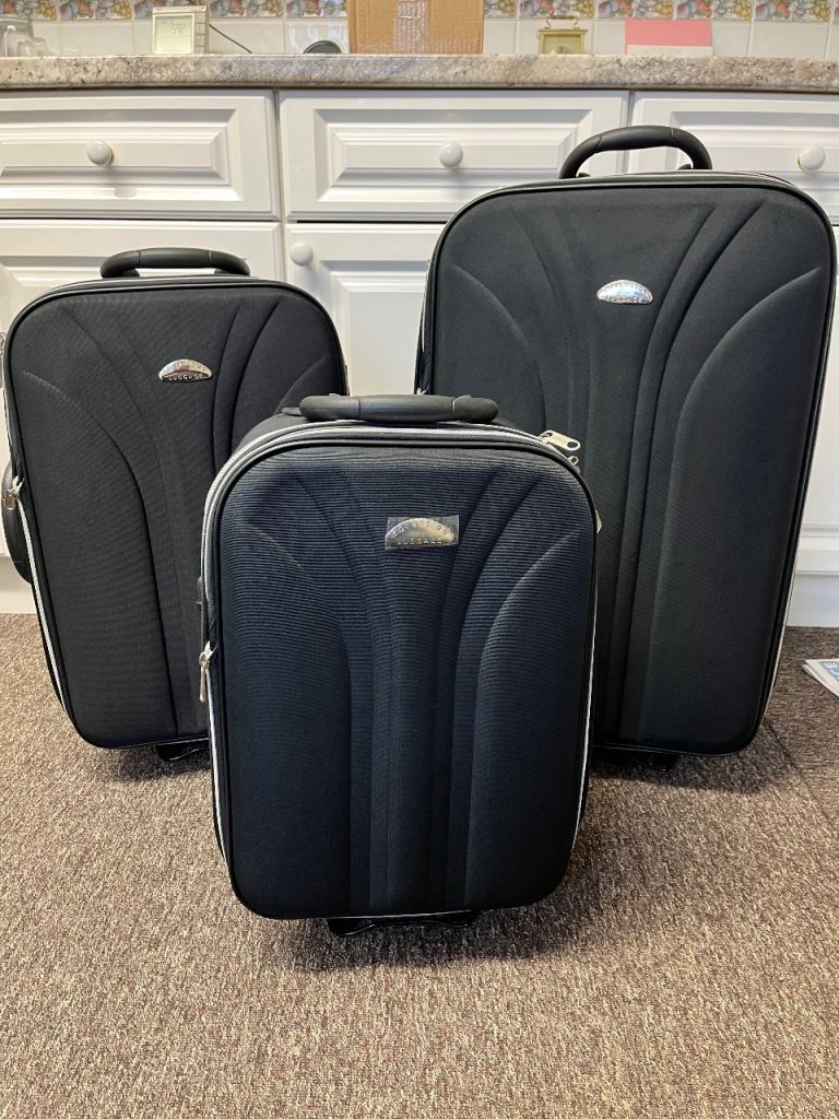 Sovereign luggage set x 3