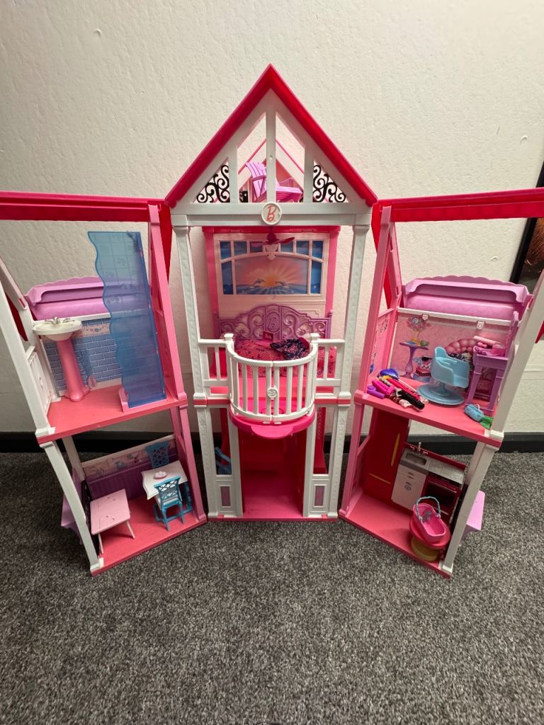 Barbie Dolls house and furniture 