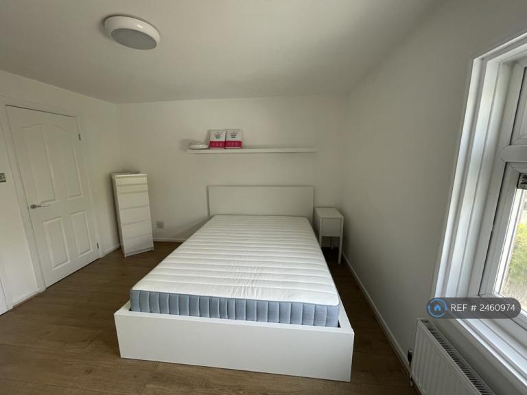 1 bedroom in Woodruff Avenue, Conniburrow, Milton Keynes, MK14 (#2460974)