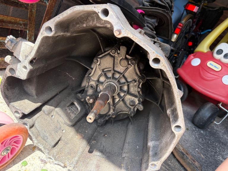 Nissan pathfinder gear box 6 speed 