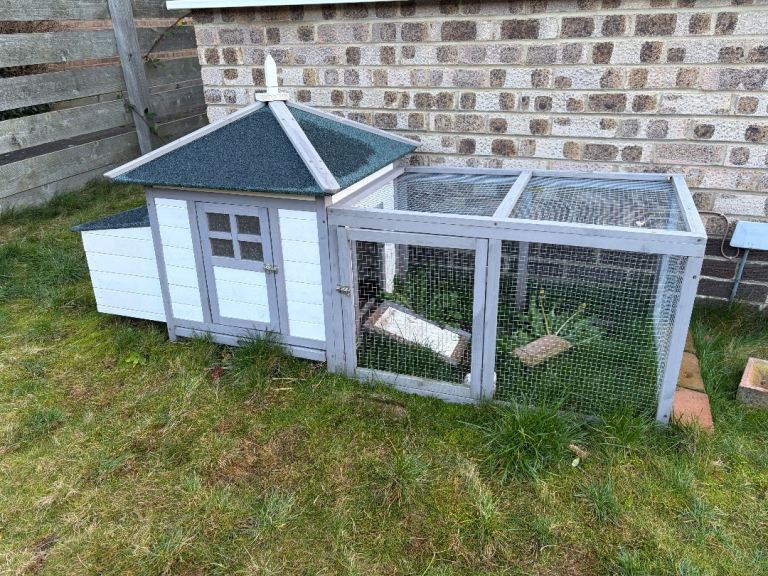Small animal hutch with run