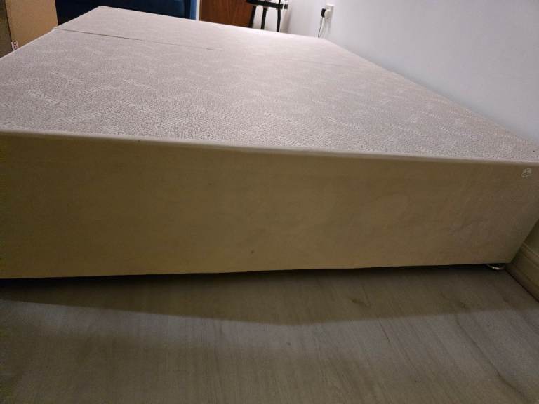 Queen Size Bed with mattress 