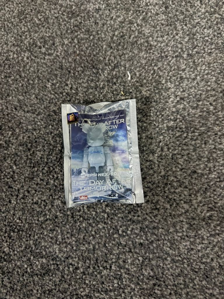 Brand new Pepsi Nex The Day After Tomorrow Bear-brick Figure, sealed Japan promo. Negotiable price.