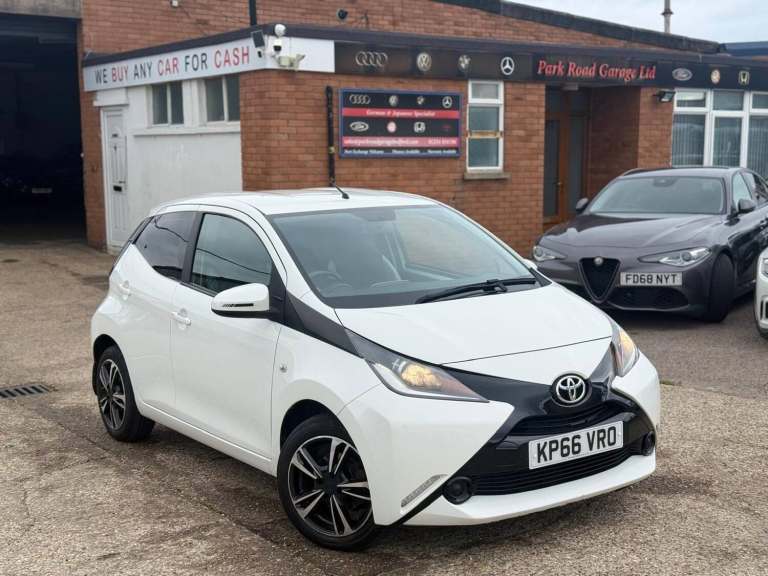 2016 Toyota AYGO 1.0 VVT-i x-play Euro 6 5dr HATCHBACK Petrol Manual