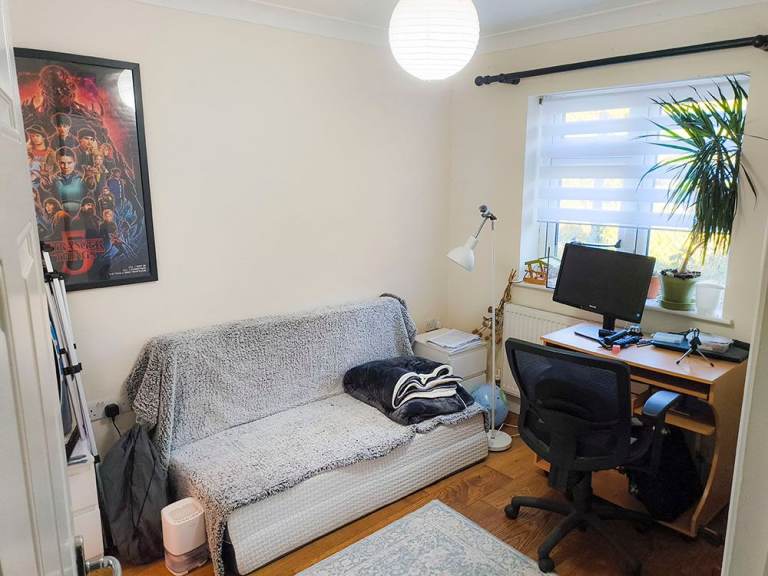Cosy room with en-suite bathroom, bills included