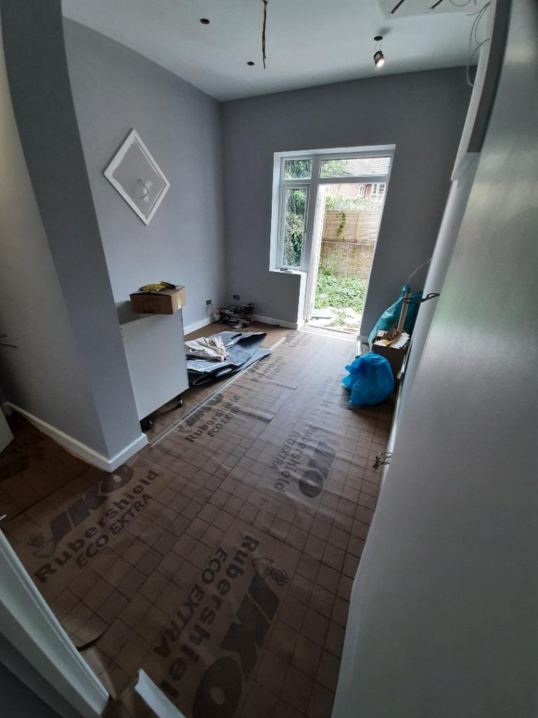 '*SW6 PARSONS GREEN,  NEW DOUBLE STUDIO WITH PATIO GARDEN