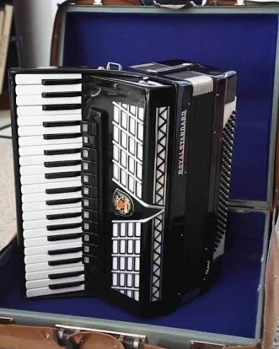 Royal Standard Montana 120 bass accordion 