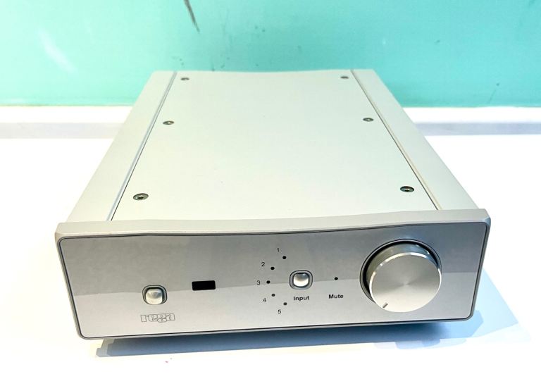 Rega Brio-R Integrated Amplifier + Remote