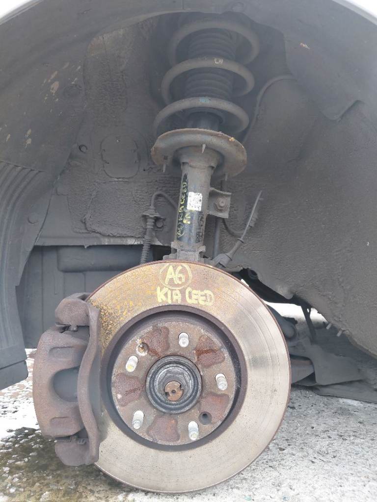 Kia Ceed ESTATE 2012-18 1.6d PASSENGER SIDE SUSPENSION LEG , complete unit