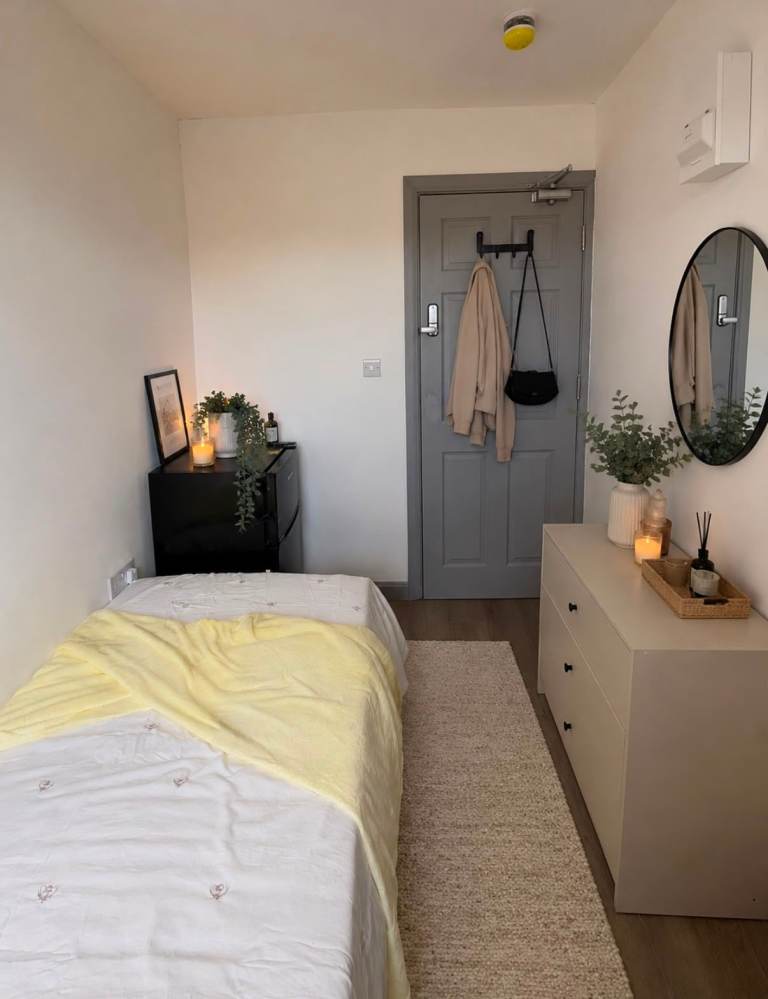 Ensuite Single Studio to Rent in Hillside, Slough (SL1 2SD)