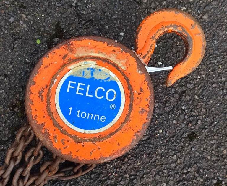 FELCO 1 Tonne 1,000kg SWL Chain Winch / Block & Tackle / Engine Hoist with latching  hooks. £28 ono