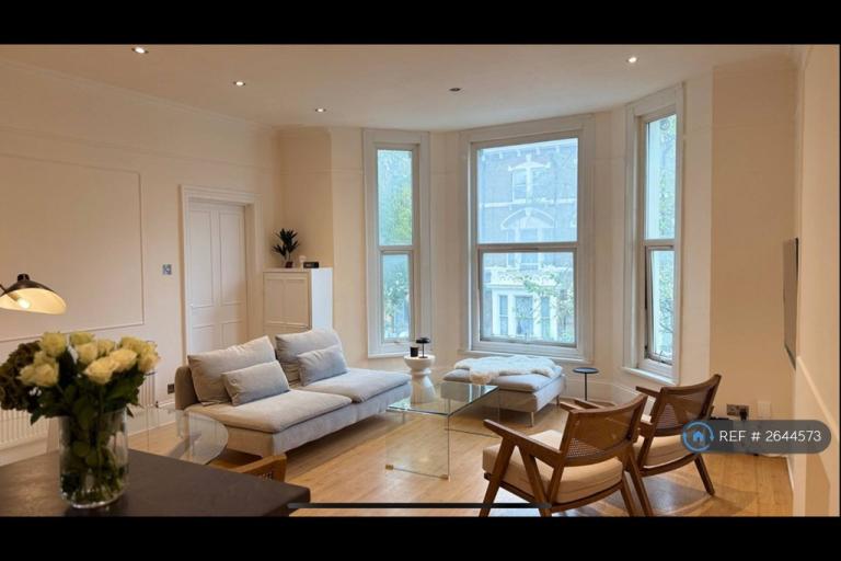1 bedroom flat in Holland Road, London, W14 (1 bed) (#2644573)