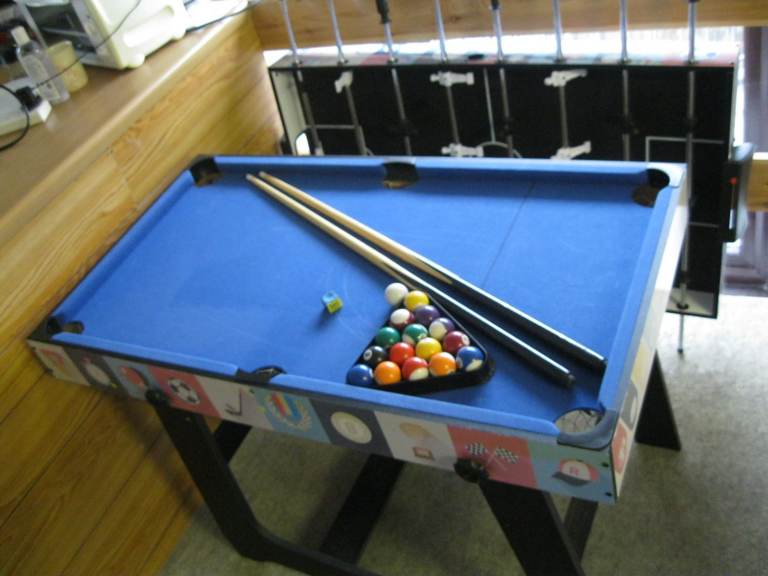 CHILDRENS MULTI GAMES TABLE FOOTBALL SNOOKER POOL LEICESTER LE4 5DJ