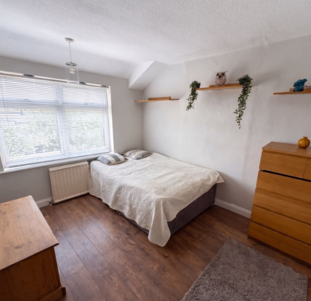 Modern 1 -Bedroom Flat | Furnished | Fitted Kitchen | Parking | Mansell Road, Greenford, London -UB6