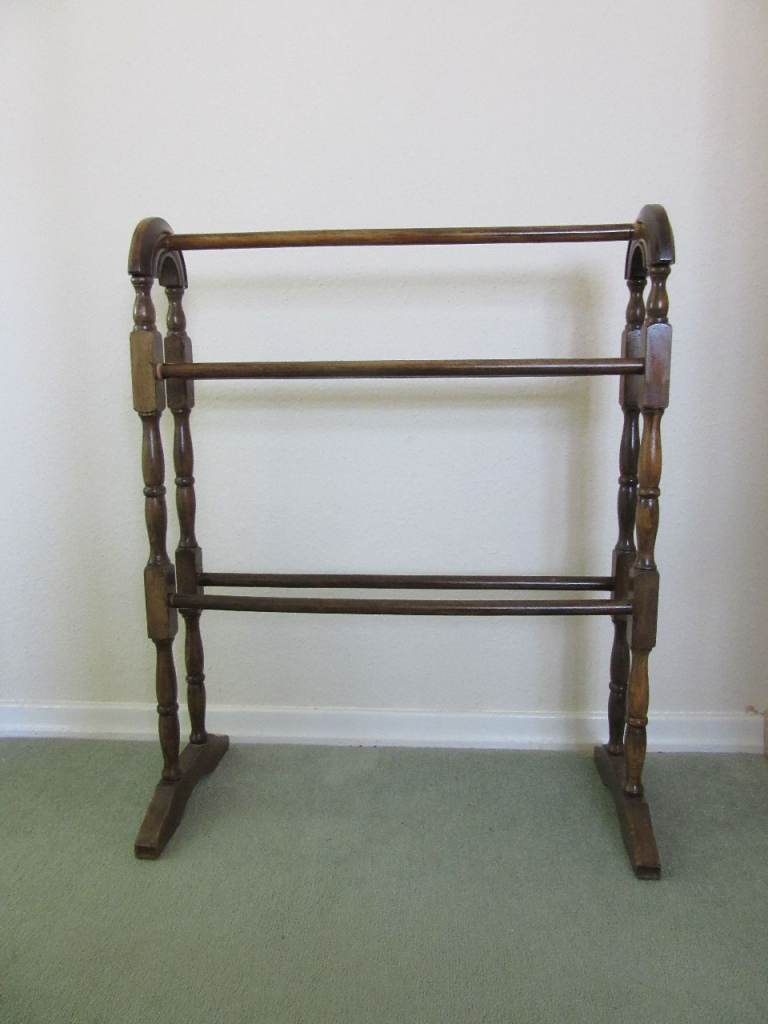 ANTIQUE VINTAGE OAK STANDING TOWEL RAIL