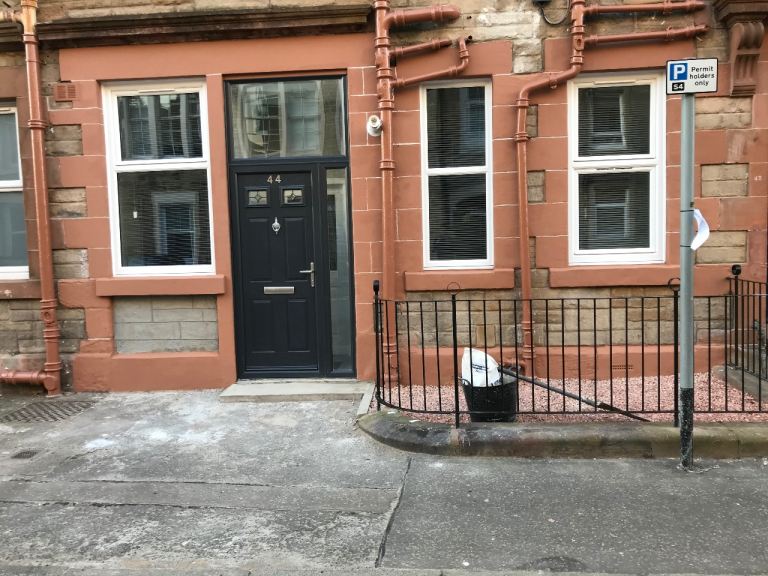 ONE BEDROOM MAIN DOOR APARTMENT EH11