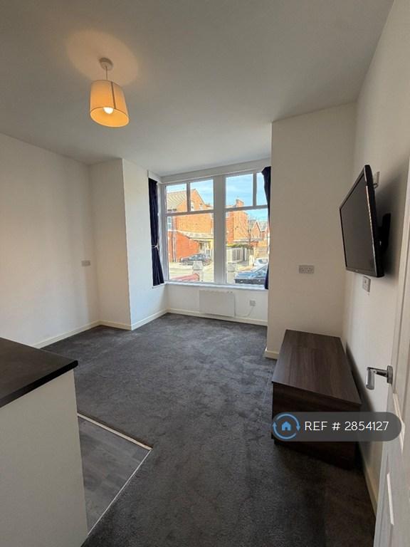 1 bedroom flat in All Saints Road, Lytham St Annes, FY8 (1 bed) (#2854127)