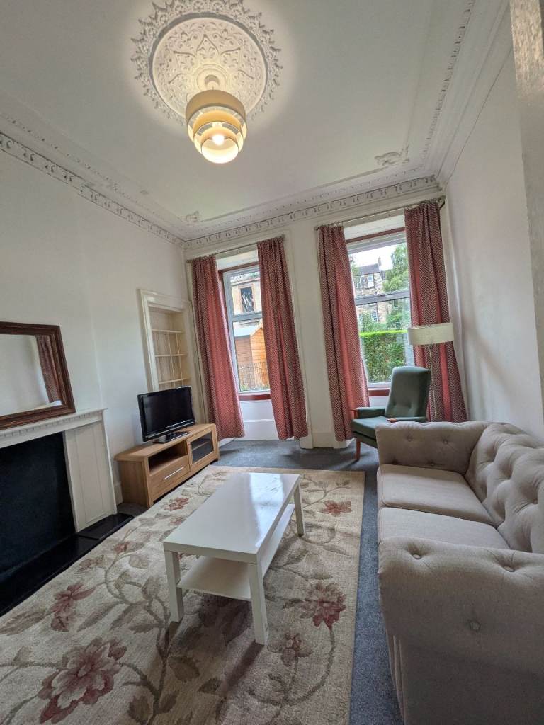 Spacious 2 Bedroom flat for rent, West End, G12, 2 minutes walk to University of Glasgow