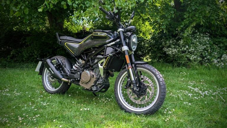 2019 (69) Husqvarna SVARTPILEN 401 NAKED 400CC MOTORCYCLE SINGLE FSH 1K MILES 