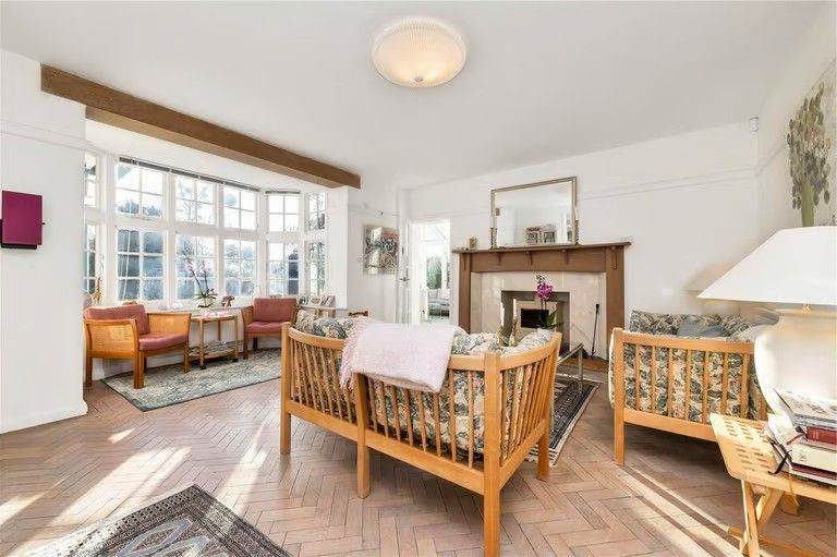 🚨Bright room in a spacious 4-bed flat in Limehouse 🚨