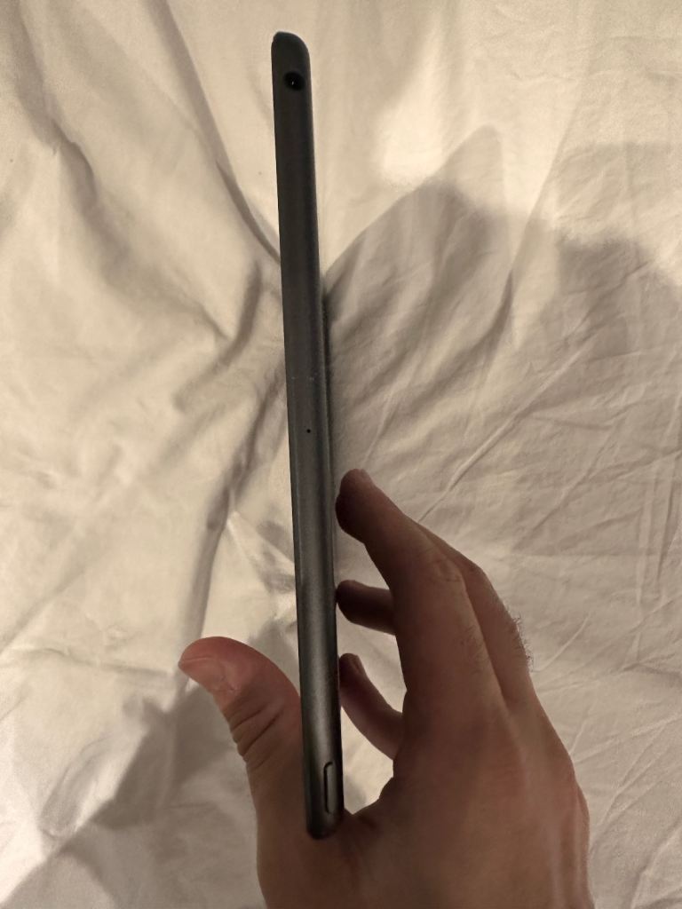 iPad, 8th gen, wifi, 128gb, ios26 