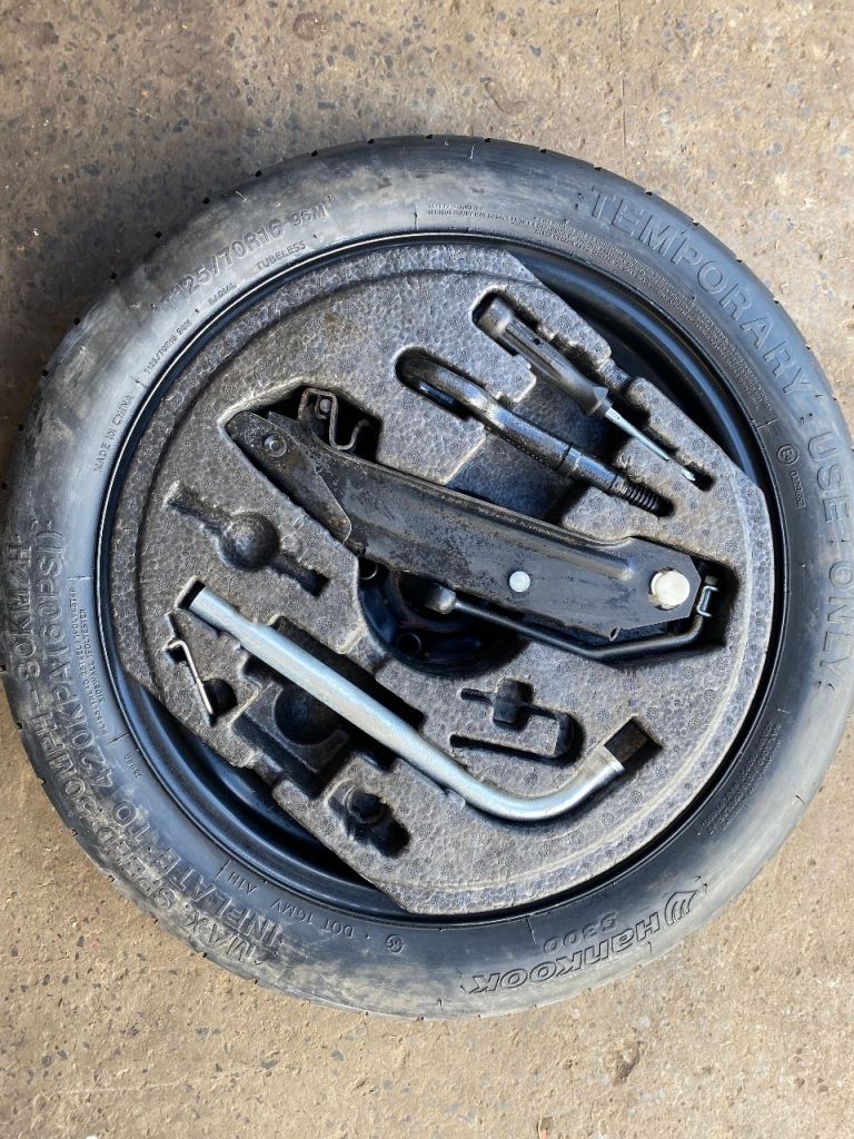 Vw golf mk5 6 7 spare wheel and tool kit £45